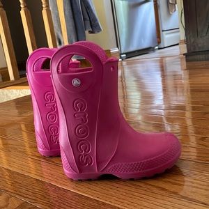 Little girls Croc rain boots size C12